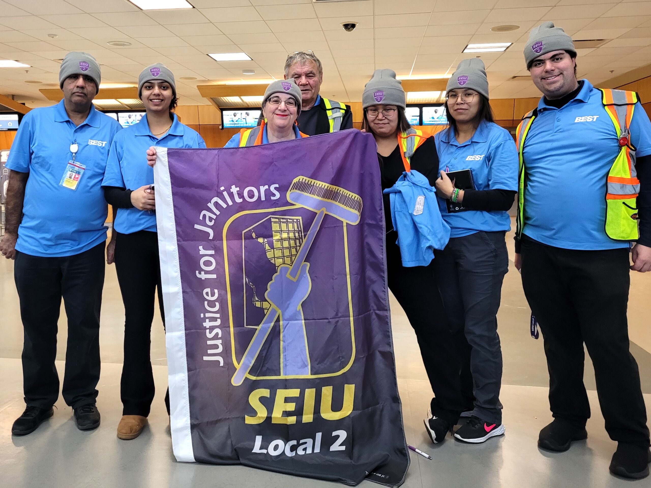 Read more about the article Victoria International Airport Workers Join SEIU